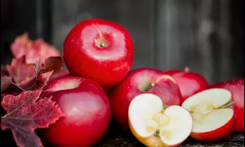 രാവിലെ ചായക്ക് പകരം ആപ്പിള്‍ കഴിച്ചു നോക്കൂ...ഗുണങ്ങള്‍ കണ്ടറിയാം