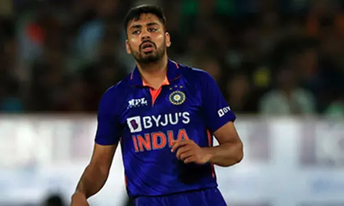 ആവേശ് ഖാനെ അടിച്ചുപറത്തി ഹോങ്കോങ്; ഷമിയെവിടെയെന്ന് ആരാധകർ