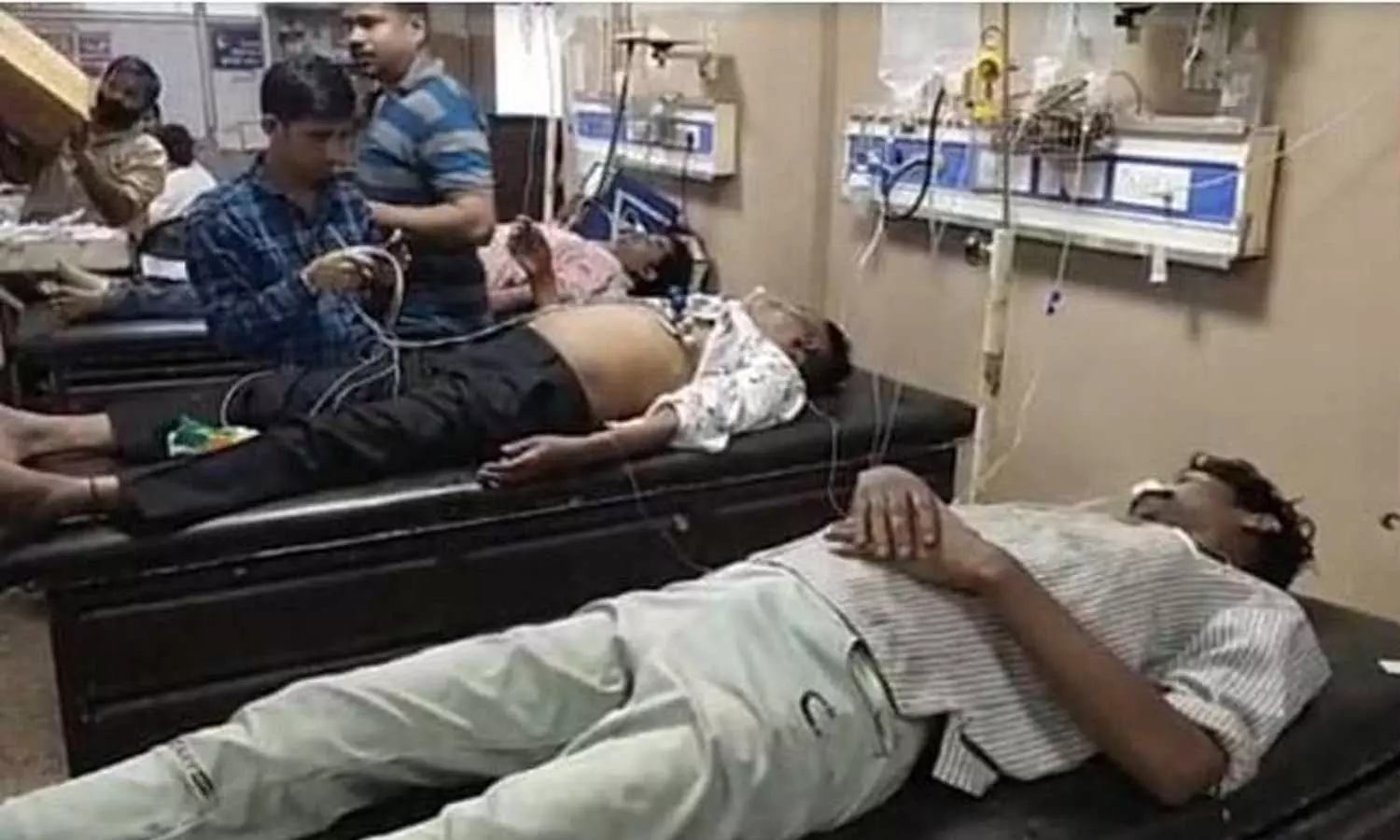 മാസങ്ങളായി ശമ്പളമില്ല; ഇൻഡോറിൽ ഏഴ് ഫാക്ടറിത്തൊഴിലാളികൾ വിഷം കഴിച്ചു മാസങ്ങളായി ശമ്പളമില്ല; ഇൻഡോറിൽ ഏഴ് ഫാക്ടറിത്തൊഴിലാളികൾ വിഷം കഴിച്ചു