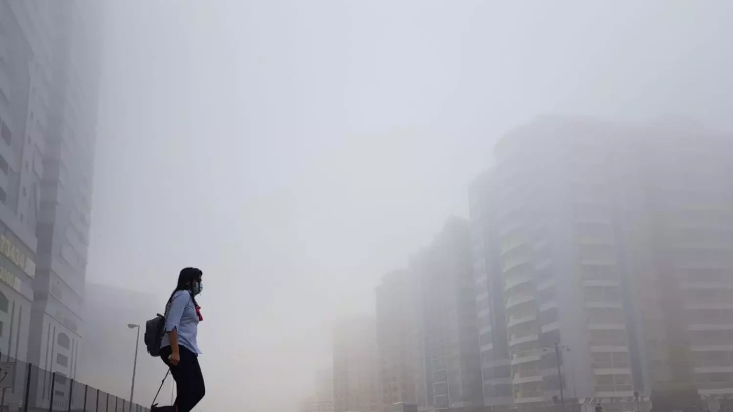യു.എ.ഇയിൽ മൂടൽമഞ്ഞിന് സാധ്യത; കാഴ്ചപരിധി കുറയുമെന്ന്   കാലാവസ്ഥാ നിരീക്ഷണകേന്ദ്രത്തിന്റെ മുന്നറിയിപ്പ്