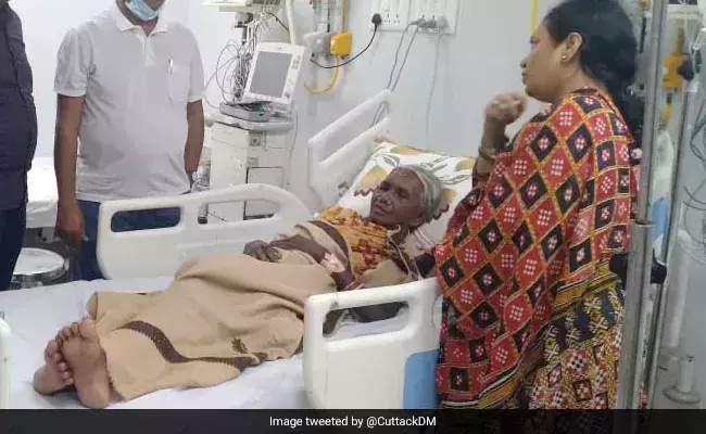 പത്മശ്രീ ജേതാവിനെ ആശുപത്രിക്കിടക്കയിൽ നിർബന്ധിപ്പിച്ച് നൃത്തം ചെയ്യിച്ചു; സാമൂഹ്യ പ്രവർത്തകക്കെതിരെ പരാതി