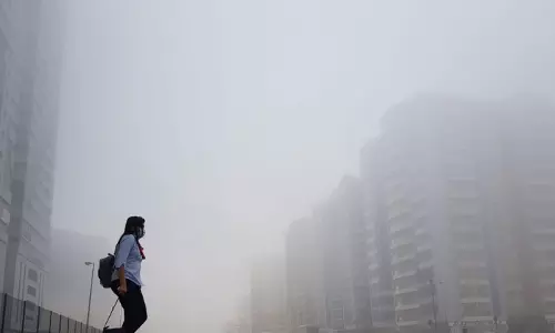 യു.എ.ഇയിൽ മൂടൽമഞ്ഞിന് സാധ്യത; കാഴ്ചപരിധി കുറയുമെന്ന്   കാലാവസ്ഥാ നിരീക്ഷണകേന്ദ്രത്തിന്റെ മുന്നറിയിപ്പ്