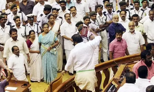 നിയമസഭാ കയ്യാങ്കളി കേസ് സ്റ്റേ ചെയ്യില്ല; ഹൈക്കോടതി