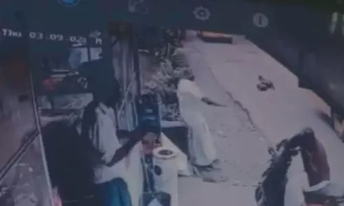 ആലുവയിലെ സ്കൂൾ ബസ് അപകടം; ഡ്രൈവർ അറസ്റ്റിൽ ആലുവയിലെ സ്കൂൾ ബസ് അപകടം; ഡ്രൈവർ അറസ്റ്റിൽ