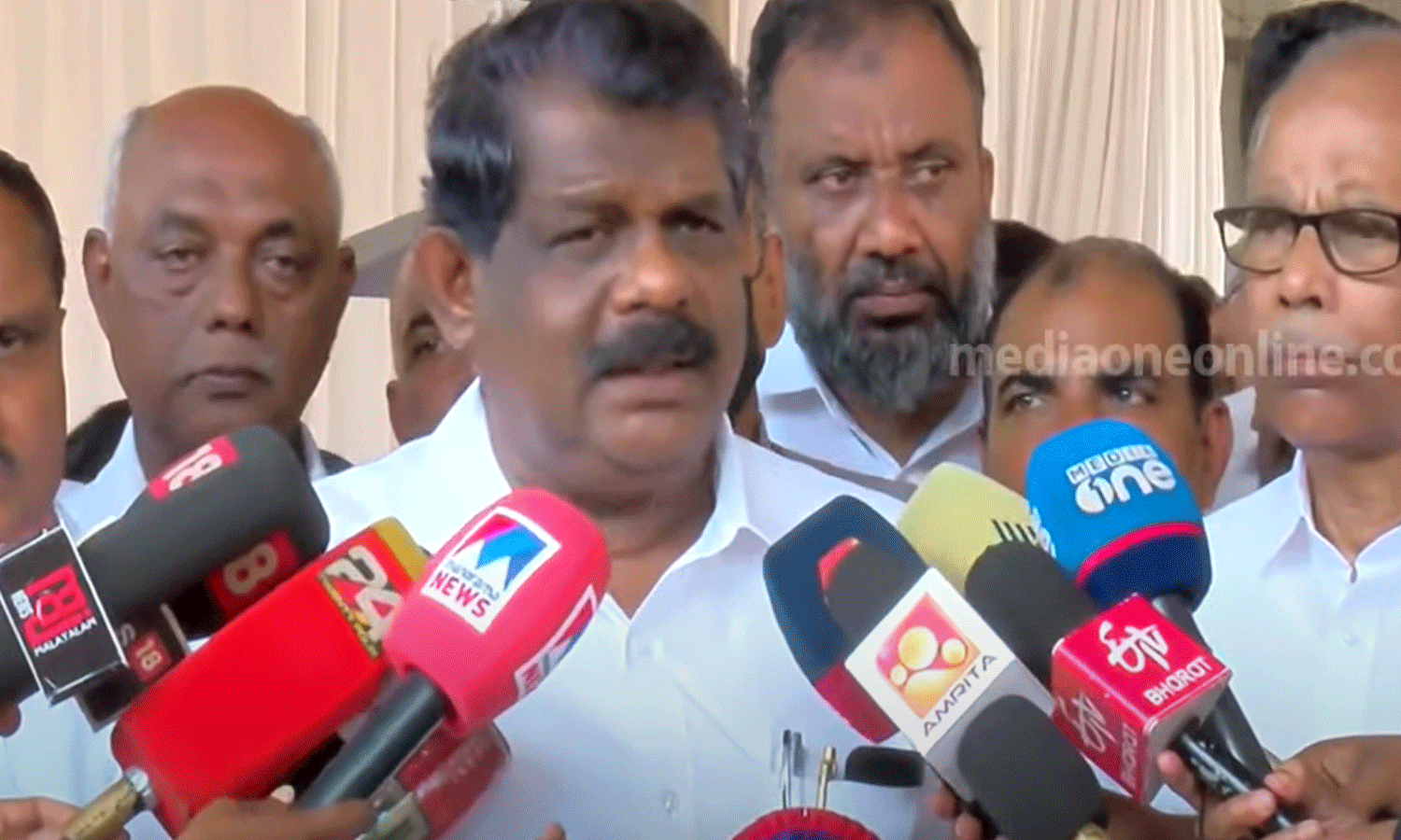 ആരെയും നിർബന്ധിക്കില്ല: ആവശ്യമുള്ളവർ മാത്രം കൂപ്പൺ വാങ്ങിയാൽ മതിയെന്ന് ഗതാഗത മന്ത്രി ആരെയും നിർബന്ധിക്കില്ല: ആവശ്യമുള്ളവർ മാത്രം കൂപ്പൺ വാങ്ങിയാൽ മതിയെന്ന് ഗതാഗത മന്ത്രി