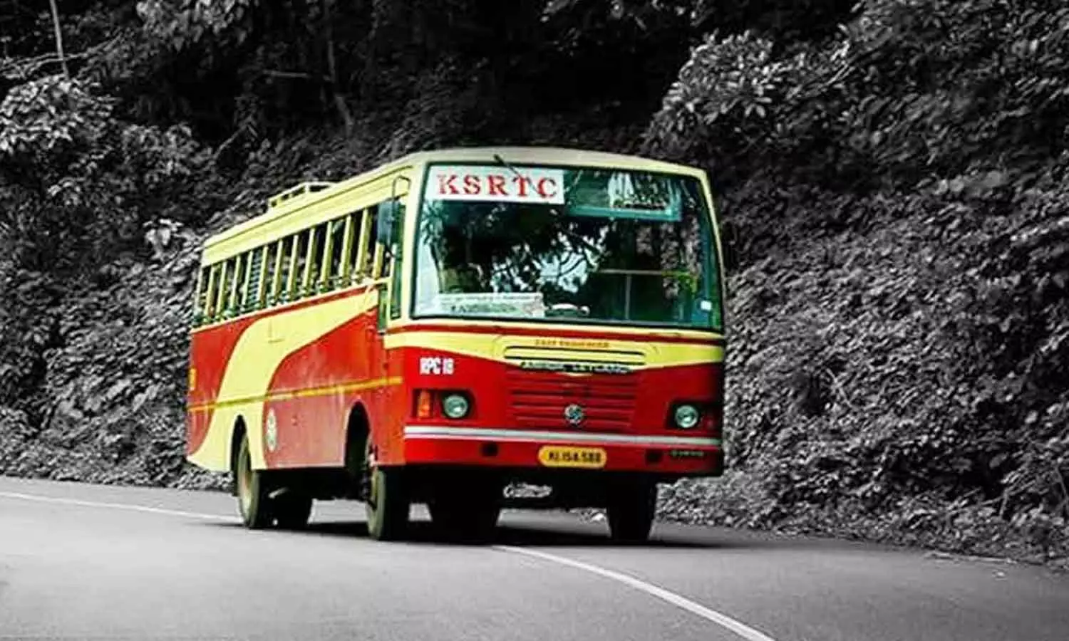 കെഎസ്ആർടിസി: കൂപ്പൺ ഉത്തരവ് കത്തിച്ച് ജീവനക്കാരുടെ പ്രതിഷേധം