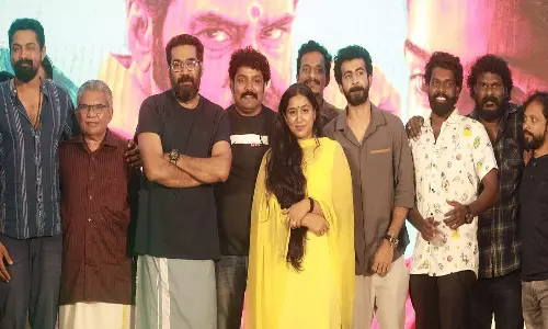 ആടിപ്പാടി തെക്കന്‍ തല്ല് ടീം; ആവേശത്തിമിർപ്പിൽ ലുലു മാൾ