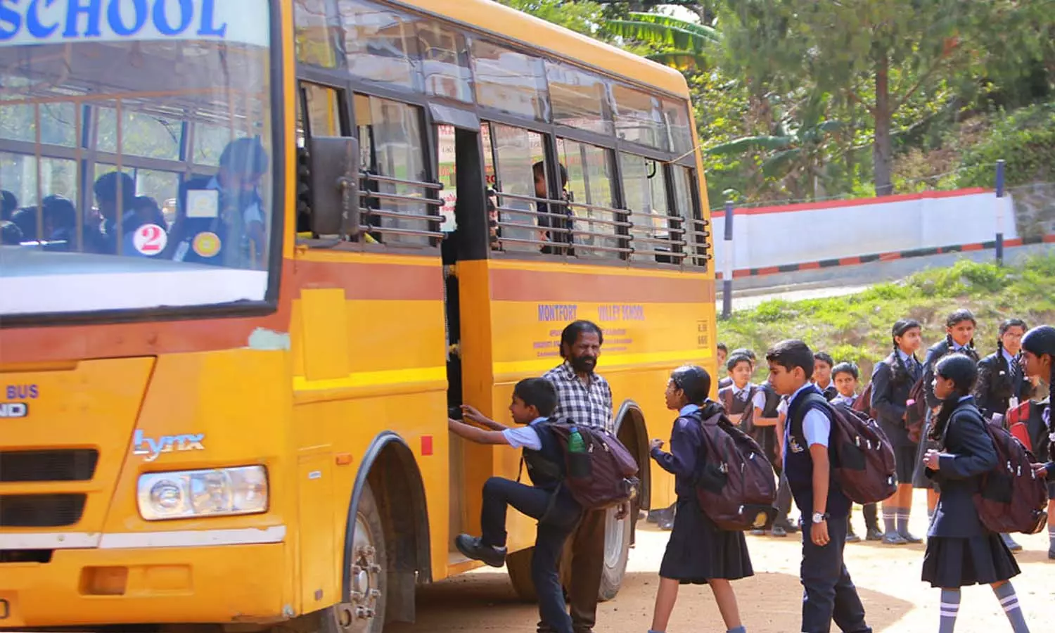 സ്കൂൾ ബസുകളുടെ സുരക്ഷ; എറണാകുളത്ത് കർശന പരിശോധന സ്കൂൾ ബസുകളുടെ സുരക്ഷ; എറണാകുളത്ത് കർശന പരിശോധന