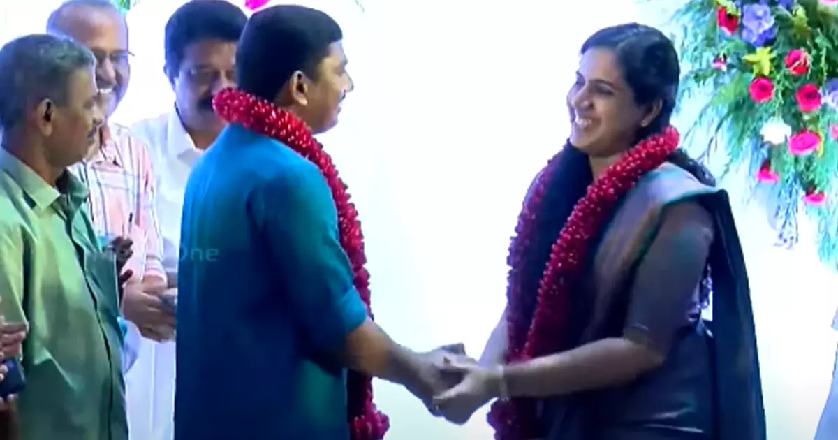 ആര്യ രാജേന്ദ്രനും സച്ചിന്ദേവും വിവാഹിതരായി ആര്യ രാജേന്ദ്രനും സച്ചിന്ദേവും വിവാഹിതരായി