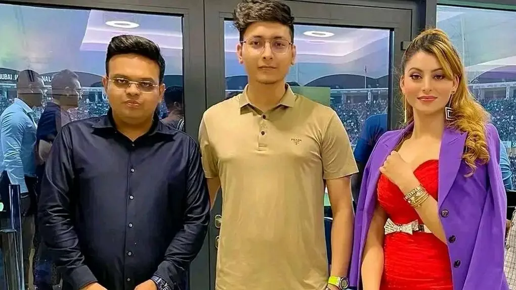 കൂടെ നടി ഉർവശി റൗട്ടേലയും സഹോദരനും; ജയ് ഷാക്കെതിരെ വ്യാജപ്രചാരണം കൂടെ നടി ഉർവശി റൗട്ടേലയും സഹോദരനും; ജയ് ഷാക്കെതിരെ വ്യാജപ്രചാരണം