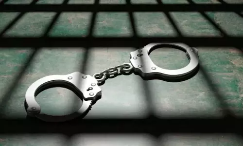 ടൂറിസ്റ്റ് ബസിൽ എംഡിഎംഎ; ആലുവയിൽ മൂന്ന് പേർ പിടിയിൽ