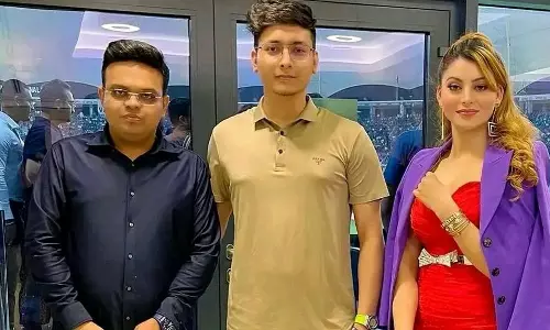 കൂടെ നടി ഉർവശി റൗട്ടേലയും സഹോദരനും; ജയ് ഷാക്കെതിരെ വ്യാജപ്രചാരണം കൂടെ നടി ഉർവശി റൗട്ടേലയും സഹോദരനും; ജയ് ഷാക്കെതിരെ വ്യാജപ്രചാരണം