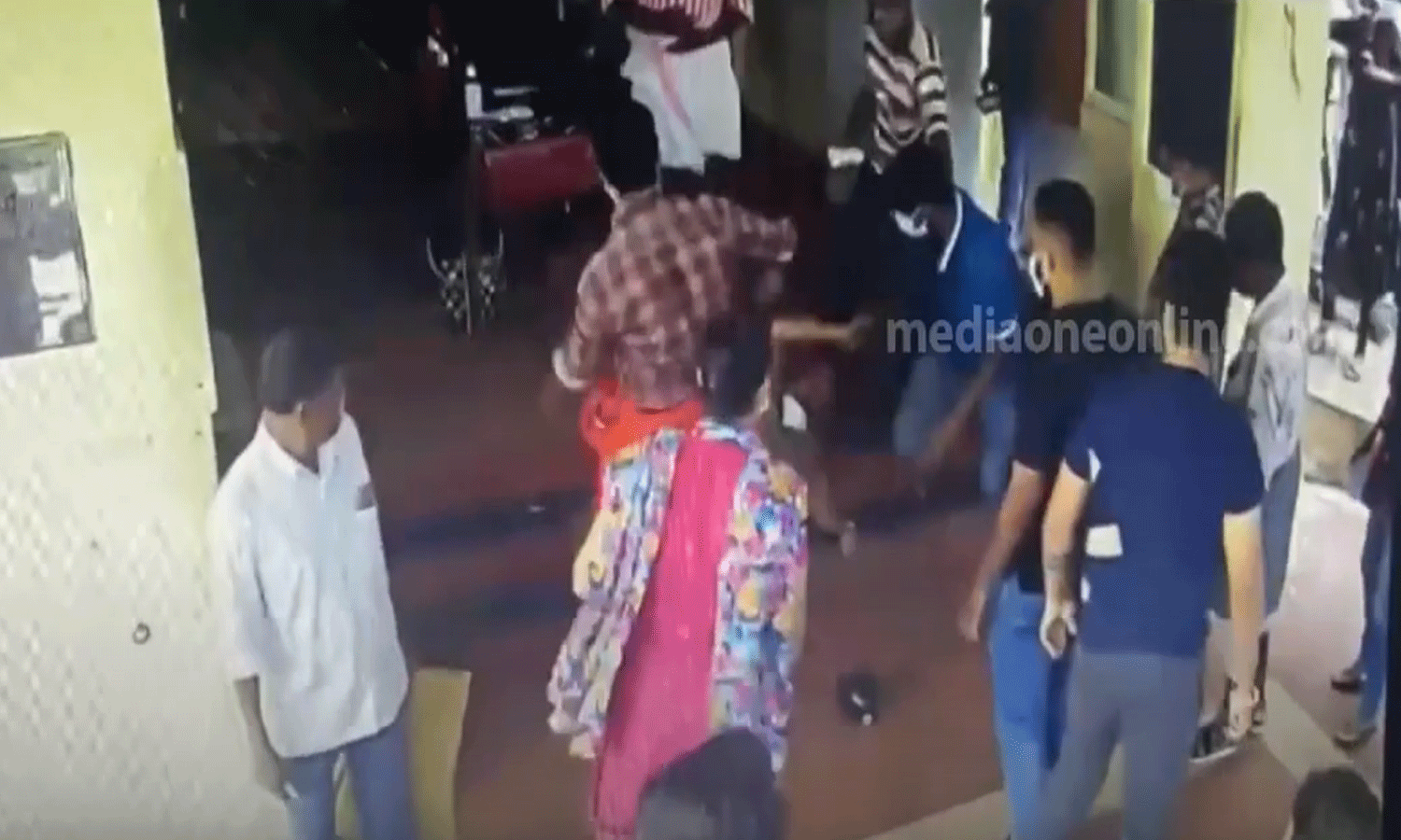 കോഴിക്കോട് സുരക്ഷാ ജീവനക്കാരെ മർദിച്ച സംഭവം: പ്രതികളുടെ മുൻകൂർ ജാമ്യാപേക്ഷ ഇന്ന് പരിഗണിക്കും