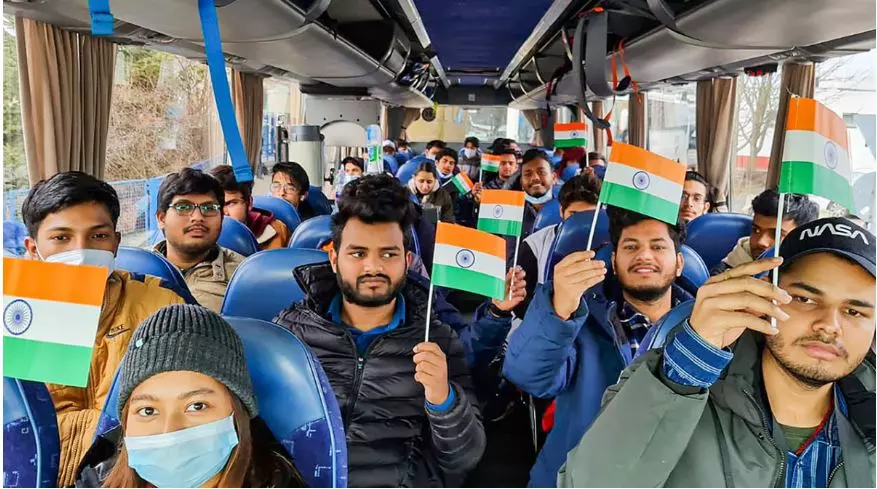 യുക്രൈനിൽ നിന്നെത്തിയ വിദ്യാർഥികൾക്ക് തിരിച്ചടി; ഇന്ത്യയിലെ മെഡിക്കൽ കോളജുകളിൽ പഠനം പൂർത്തിയാക്കാനാവില്ലെന്ന് കേന്ദ്രം