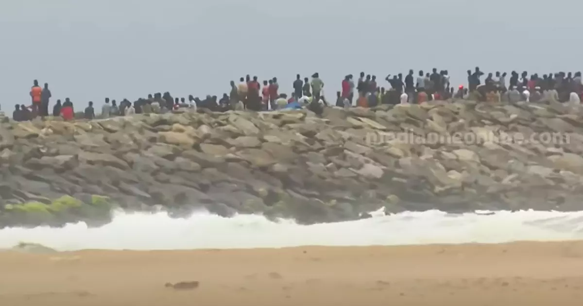 മുതലപ്പൊഴി ബോട്ട് അപകടം: മൂന്ന് പേരെ കണ്ടെത്താനായില്ല