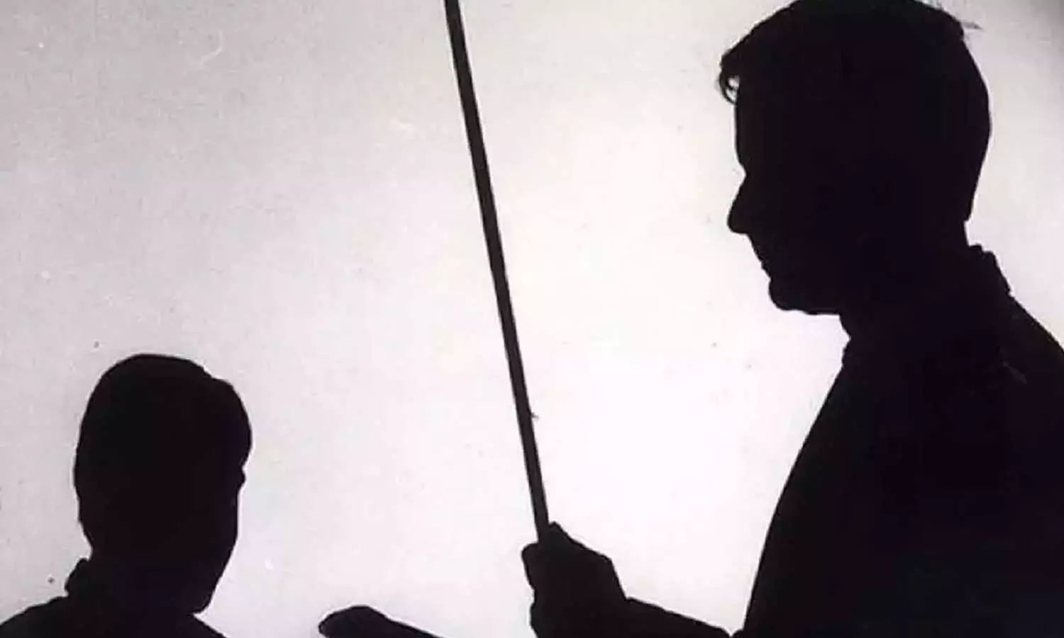 സ്വന്തം ബൈക്കിൽ തൊട്ടതിന് ഹെഡ്മാസ്റ്റർ ദലിത് വിദ്യാർത്ഥിയെ ക്രൂരമായി മർദിച്ച് മുറിയിൽ പൂട്ടിയിട്ടു; പ്രതിഷേധത്തിനു പിന്നാലെ സസ്‌പെൻഷൻ