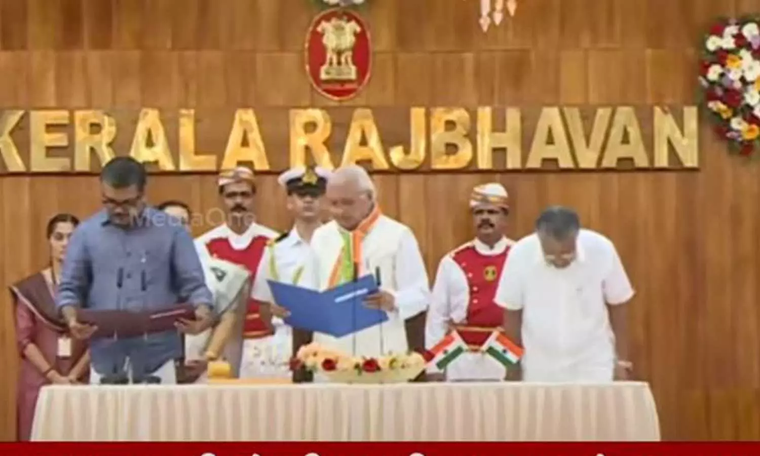 മന്ത്രിയായി തിളങ്ങാൻ എം.ബി രാജേഷ്; സത്യപ്രതിജ്ഞ ചെയ്ത് അധികാരമേറ്റു