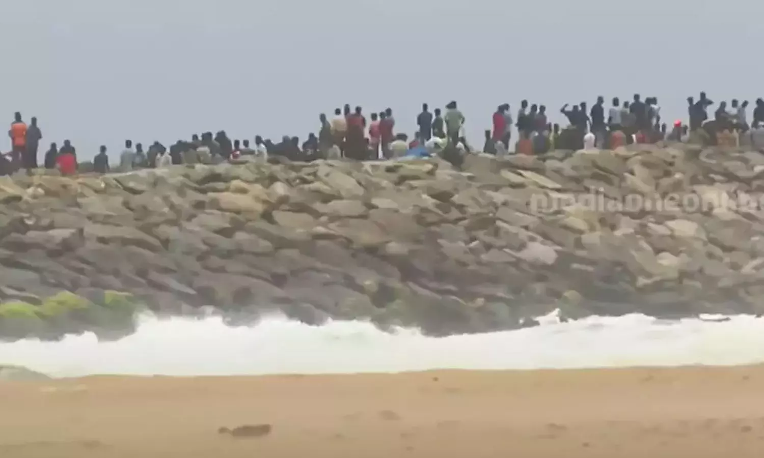 മുതലപ്പൊഴി ബോട്ടപകടം; തിരച്ചിലിനായി വിഴിഞ്ഞത്ത് നിന്ന് ക്രെയിൻ എത്തിക്കും മുതലപ്പൊഴി ബോട്ടപകടം; തിരച്ചിലിനായി വിഴിഞ്ഞത്ത് നിന്ന് ക്രെയിൻ എത്തിക്കും