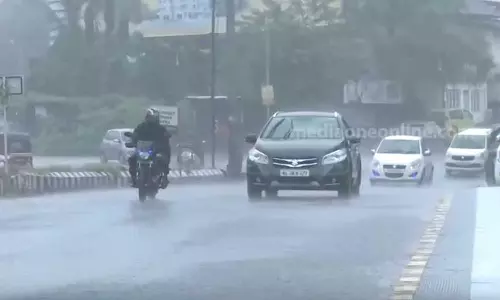 സംസ്ഥാനത്ത് ഇന്നും അതിശക്തമായ മഴ; നാല് ജില്ലകളിൽ റെഡ് അലർട്ട്, മൂന്നിടത്ത് ഓറഞ്ച് അലർട്ട്