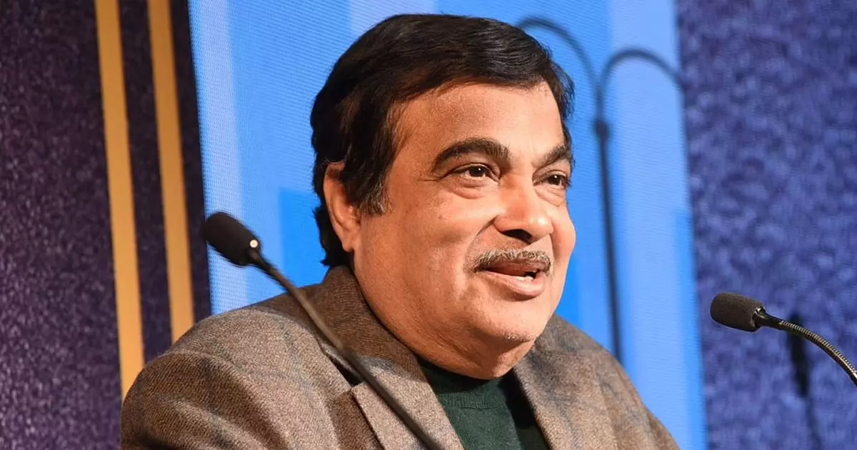 കാറിൽ പിറകിലിരിക്കുന്നവർക്കും സീറ്റ് ബെൽറ്റ് നിർബന്ധം; മിസ്ത്രിയുടെ മരണത്തിൽ പുതിയ നിയമ പ്രഖ്യാപനവുമായി നിതിൻ ഗഡ്കരി