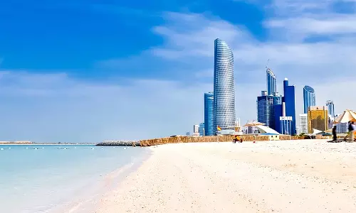 വിസിറ്റ് വിസയിലെത്തിയയാൾ അബൂദബി   കോർണിഷ് ബീച്ചിൽ മുങ്ങിമരിച്ചു