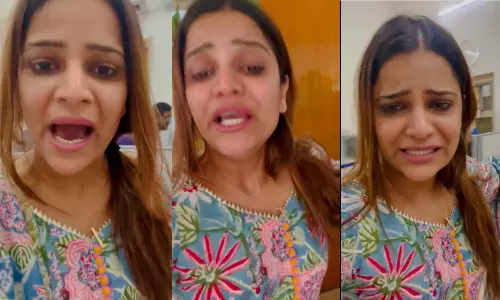 തിരുപ്പതി ക്ഷേത്രത്തിൽ ദർശനത്തിന് കൈക്കൂലി ആവശ്യപ്പെട്ടെന്ന് നടി; തെറ്റിദ്ധാരണയെന്ന് അധികൃതർ തിരുപ്പതി ക്ഷേത്രത്തിൽ ദർശനത്തിന് കൈക്കൂലി ആവശ്യപ്പെട്ടെന്ന് നടി; തെറ്റിദ്ധാരണയെന്ന് അധികൃതർ