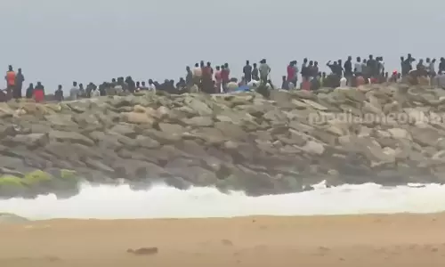 മുതലപ്പൊഴി ബോട്ടപകടം; തിരച്ചിലിനായി വിഴിഞ്ഞത്ത് നിന്ന് ക്രെയിൻ എത്തിക്കും