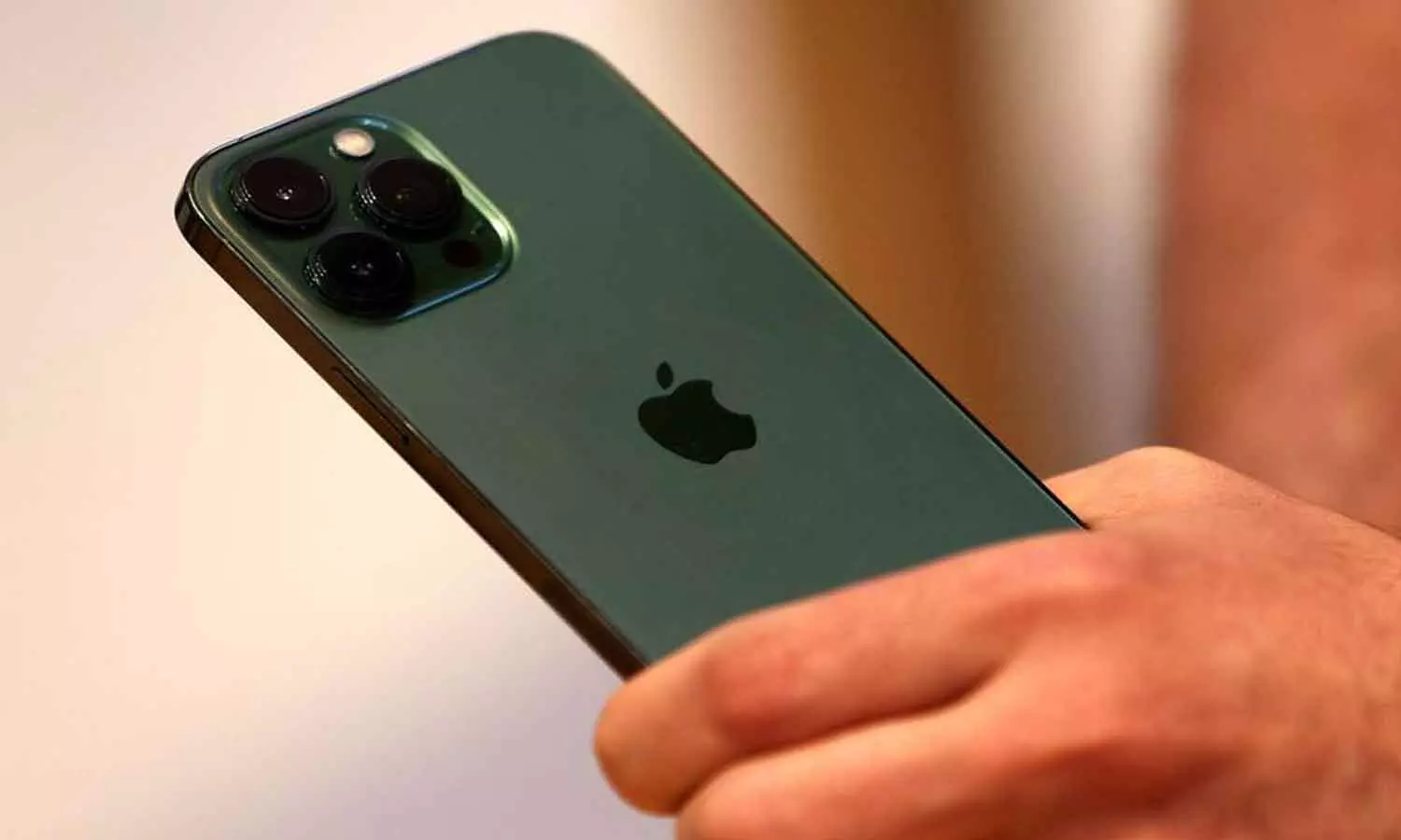 ചാർജറില്ലാത്ത ഐഫോൺ വേണ്ട: വിലക്കുമായി ബ്രസീൽ, കനത്ത പിഴ ചാർജറില്ലാത്ത ഐഫോൺ വേണ്ട: വിലക്കുമായി ബ്രസീൽ, കനത്ത പിഴ