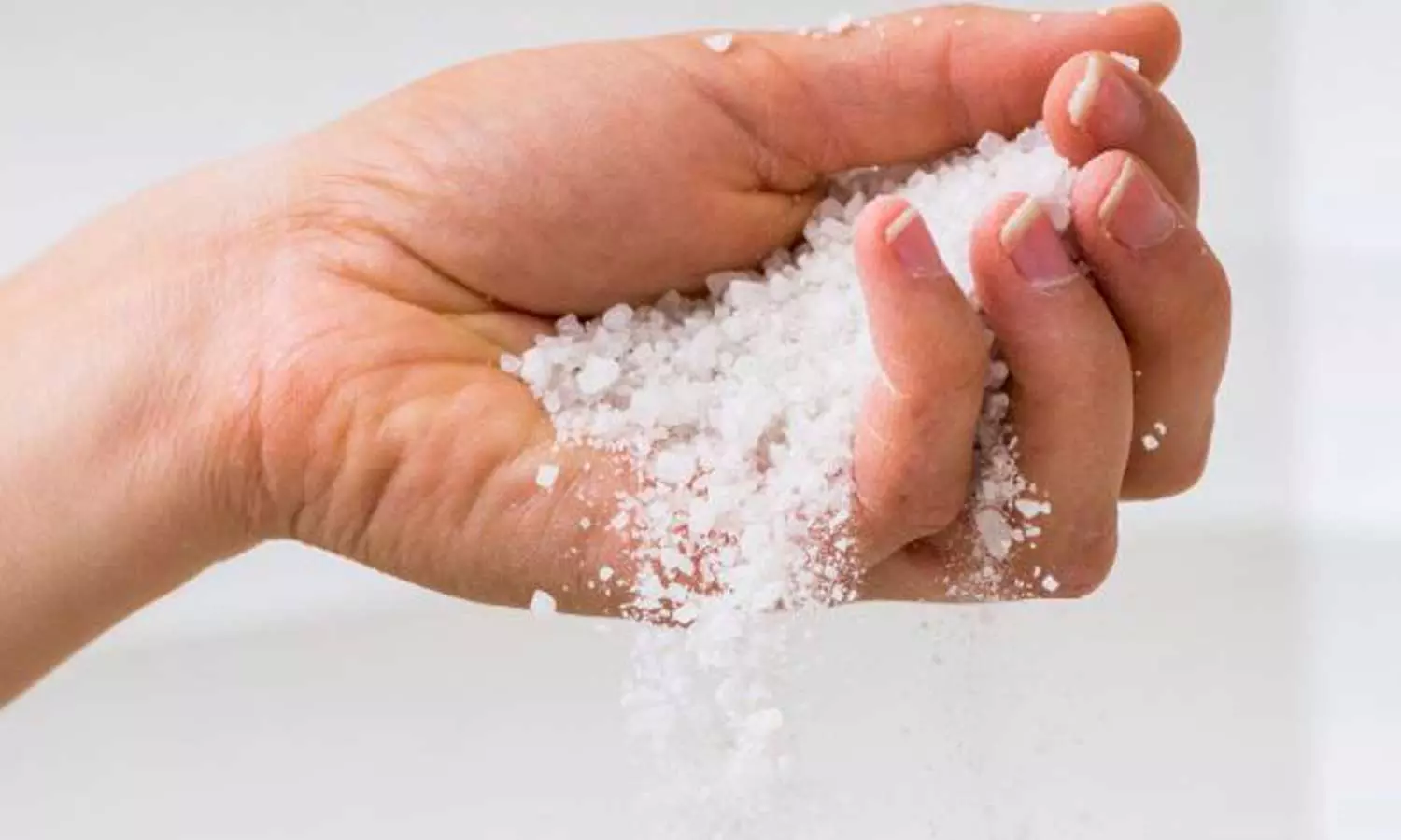 മകനെ ജീവിപ്പിക്കാൻ ഉപ്പിട്ടുമൂടി മാതാപിതാക്കൾ; സമൂഹമാധ്യമ കുറിപ്പ് വിശ്വസിച്ച് കാത്തിരുന്നത് ആറുമണിക്കൂര്‍