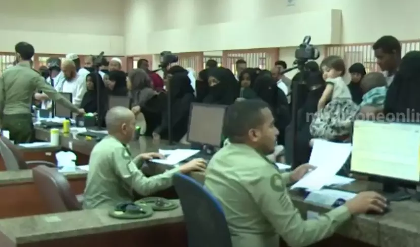 സൗദിയിലെ വിദേശ തൊഴിലാളികളുടെ സ്പോണ്സർഷിപ്പ് മാറ്റം; മന്ത്രാലയം കൂടുതൽ ഇളവുകൾ പ്രഖ്യാപിച്ചു സൗദിയിലെ വിദേശ തൊഴിലാളികളുടെ സ്പോണ്സർഷിപ്പ് മാറ്റം; മന്ത്രാലയം കൂടുതൽ ഇളവുകൾ പ്രഖ്യാപിച്ചു