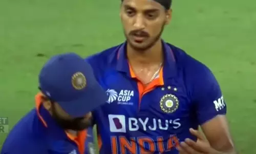 ഇതെന്തു ക്യാപ്റ്റൻ; അർഷദീപ് പറഞ്ഞതു കേൾക്കാതെ രോഹിത്