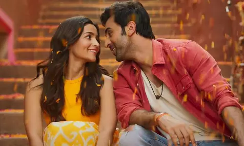 ബീഫിനെ പിന്തുണച്ചു; രൺബീറിനെയും ആലിയയെയും ക്ഷേത്രത്തിൽ തടഞ്ഞ് ബജ്‌റംഗ്ദൾ