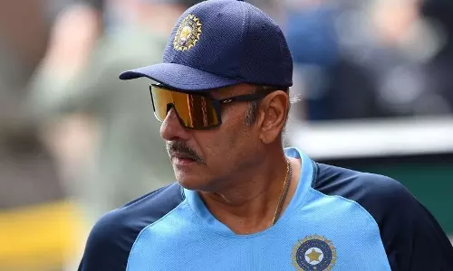 ആ ബോളറെ ടീമില് നിന്ന് പുറത്താക്കിയത് എന്നെ അമ്പരപ്പിച്ചു കളഞ്ഞു; ടീം സെലക്ഷനെതിരെ തുറന്നടിച്ച് രവി ശാസ്ത്രി ആ ബോളറെ ടീമില് നിന്ന് പുറത്താക്കിയത് എന്നെ അമ്പരപ്പിച്ചു കളഞ്ഞു; ടീം സെലക്ഷനെതിരെ തുറന്നടിച്ച് രവി ശാസ്ത്രി