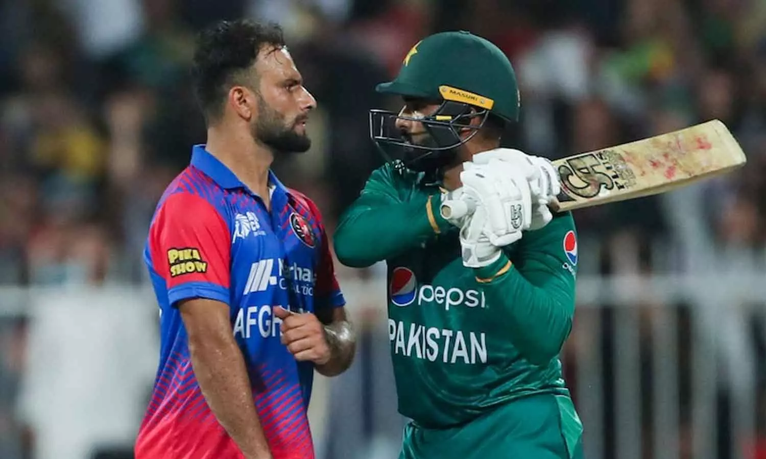 ബാറ്റെടുത്ത് തല്ലാനൊരുങ്ങി ആസിഫ് അലി, ഇടപെട്ട് അമ്പയർ, നാടകീയ രംഗങ്ങൾ