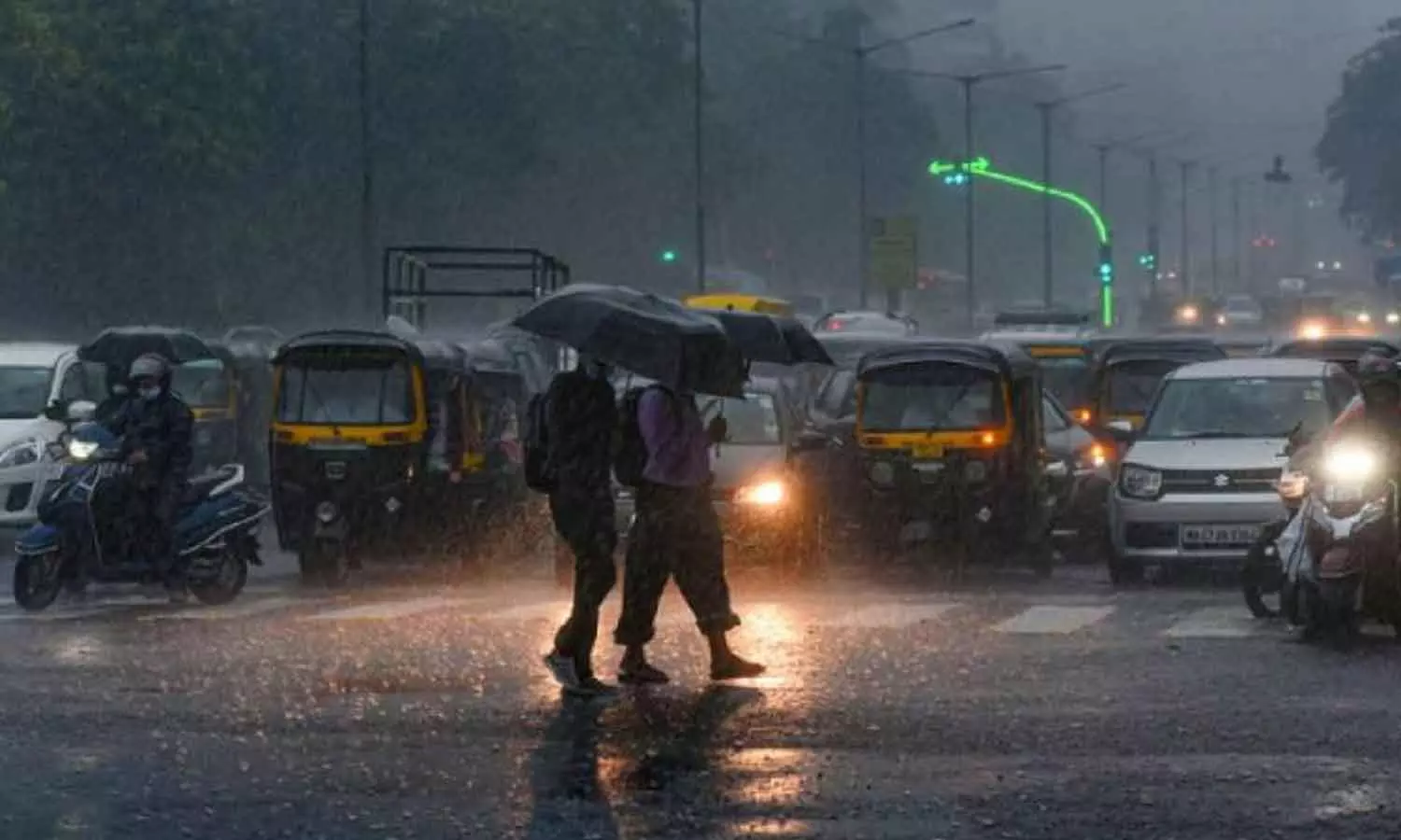 സംസ്ഥാനത്ത് ഇന്നും മഴ തുടരും: ആറ് ജില്ലകളിൽ ശക്തമായ മഴക്ക് സാധ്യത സംസ്ഥാനത്ത് ഇന്നും മഴ തുടരും: ആറ് ജില്ലകളിൽ ശക്തമായ മഴക്ക് സാധ്യത