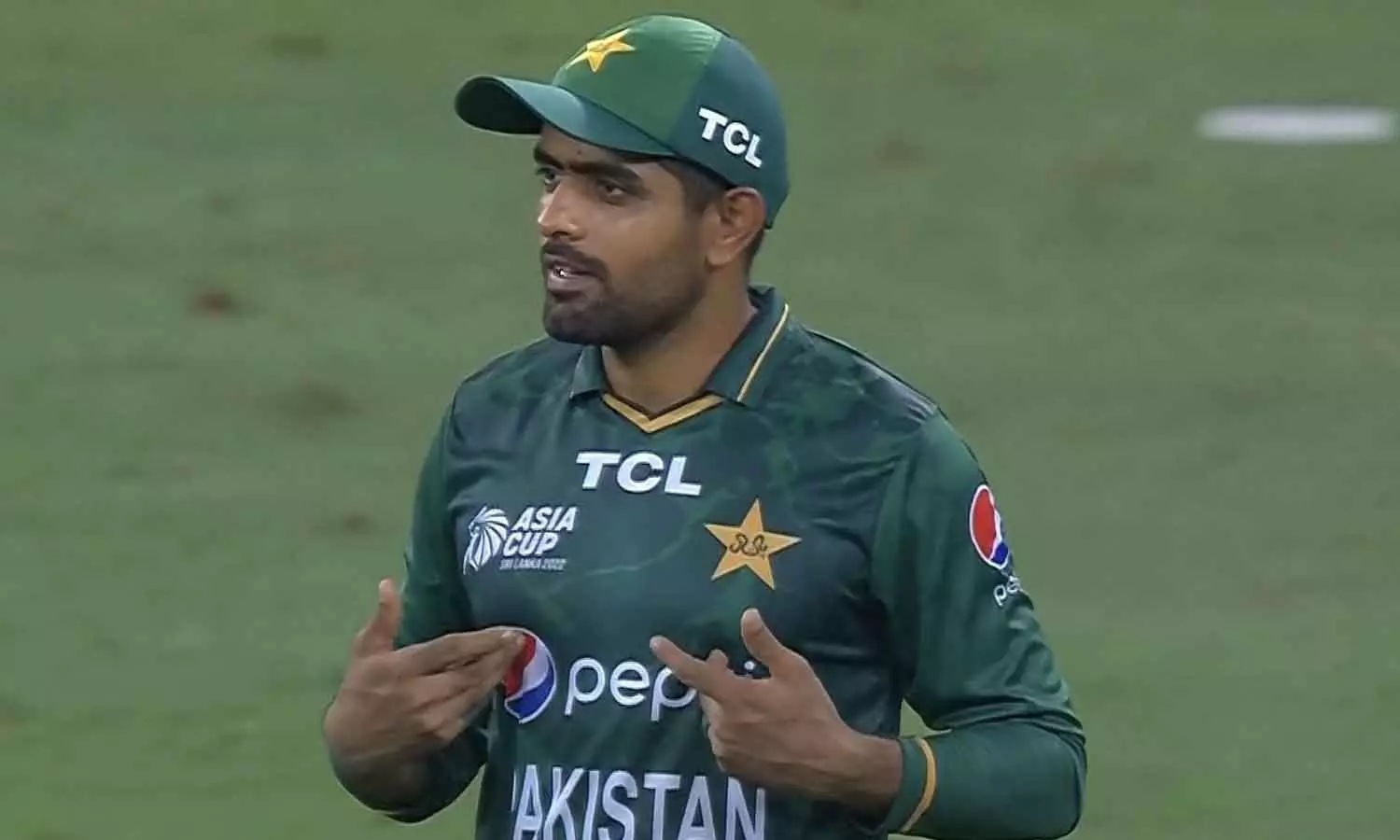 ഞാനാണ് ക്യാപ്റ്റൻ, എന്നോട് ചോദിക്കാണ്ട്: അതൃപ്തി പ്രകടമാക്കി ബാബർ, വീഡിയോ വൈറൽ