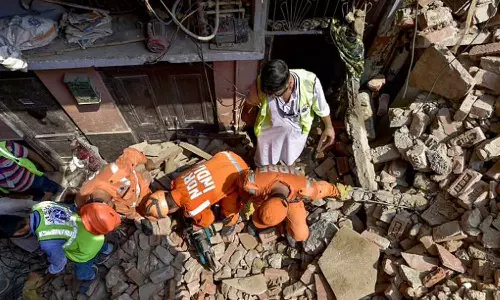 ആസാദ് മാർക്കറ്റിൽ കെട്ടിടം തകർന്ന സംഭവം: ഗുരുതരക്രമക്കേടെന്ന് ഡൽഹി കോർപ്പറേഷൻ