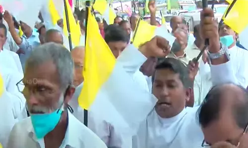 വിഴിഞ്ഞം സമരം 26ാം ദിനത്തിലേക്ക്‌; മറ്റിടങ്ങളിലേക്കും വ്യാപിപ്പിക്കാൻ തീരുമാനം