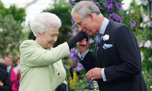 പ്രിയപ്പെട്ട മമ്മ...സ്‌നേഹത്തിനും മാർഗദർശനത്തിനും നന്ദി; വികാരഭരിതനായി ചാൾസ്