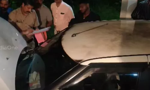 കോഴിക്കോട് വളയത്ത് ബോംബേറ്; നൊച്ചാട്ട് സി.പി.എം നേതാവിന്റെ വീടിനുനേരെ ആക്രമണം കോഴിക്കോട് വളയത്ത് ബോംബേറ്; നൊച്ചാട്ട് സി.പി.എം നേതാവിന്റെ വീടിനുനേരെ ആക്രമണം