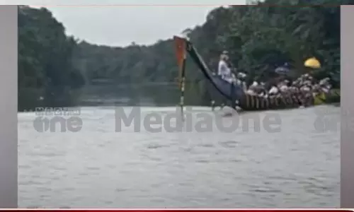 പള്ളിയോടം മറിഞ്ഞ് കാണാതായ വിദ്യാർഥിയുടെ മൃതദേഹം ലഭിച്ചു പള്ളിയോടം മറിഞ്ഞ് കാണാതായ വിദ്യാർഥിയുടെ മൃതദേഹം ലഭിച്ചു