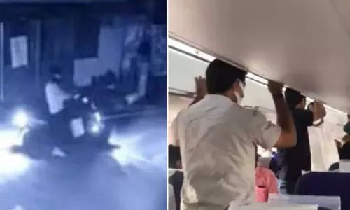 എ.കെ.ജി സെന്റർ ആക്രമണം; പ്രതി വിമാനത്തിൽ നടന്ന പ്രതിഷേധത്തിലുണ്ടായിരുന്നതായി പൊലീസ് എ.കെ.ജി സെന്റർ ആക്രമണം; പ്രതി വിമാനത്തിൽ നടന്ന പ്രതിഷേധത്തിലുണ്ടായിരുന്നതായി പൊലീസ്