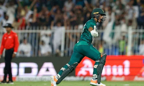 അവസാന ഓവറിലെ രണ്ട് സിക്‌സറുകൾ: പാകിസ്താനെ വിജയത്തിലെത്തിച്ച നസീം ഷായുടെ ബാറ്റ് ലേലത്തിന്‌