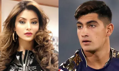 ചിരി വരുന്നു, ആരാണ് ഉർവശി റൗട്ടേല എന്നെനിക്കറിയില്ല; റൊമാന്റിക് റീലിൽ പാക് താരം നസീം ഷാ ചിരി വരുന്നു, ആരാണ് ഉർവശി റൗട്ടേല എന്നെനിക്കറിയില്ല; റൊമാന്റിക് റീലിൽ പാക് താരം നസീം ഷാ