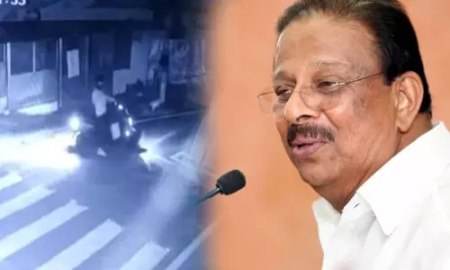 കിടുങ്ങിപ്പോയെന്നാണ് ശ്രീമതി ടീച്ചർ പറഞ്ഞത്, ഓലപ്പടക്കമാണെന്ന് പിന്നീടാണറിഞ്ഞത്; എ.കെ.ജി സെന്റര് ആക്രമണത്തില് കെ സുധാകരന് കിടുങ്ങിപ്പോയെന്നാണ് ശ്രീമതി ടീച്ചർ പറഞ്ഞത്, ഓലപ്പടക്കമാണെന്ന് പിന്നീടാണറിഞ്ഞത്; എ.കെ.ജി സെന്റര് ആക്രമണത്തില് കെ സുധാകരന്