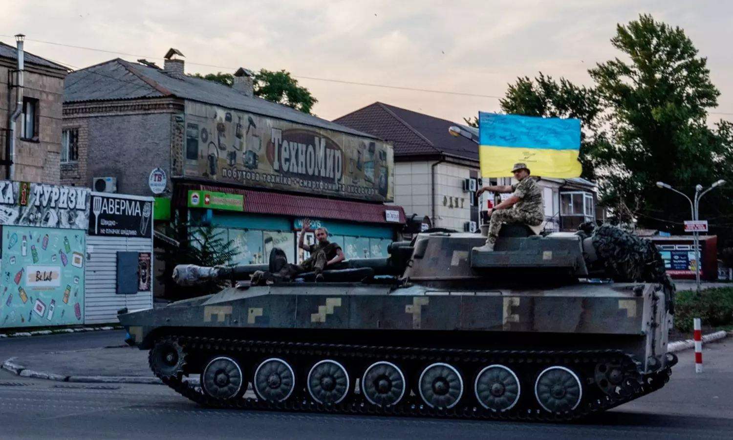 റഷ്യ പിടിച്ചെടുത്ത പ്രധാന ന​ഗരങ്ങൾ തിരിച്ചുപിടിച്ച് യുക്രൈൻ; പിന്തിരിഞ്ഞോടി അധിനിവേശ സൈനികർ