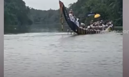 പള്ളിയോടം മറിഞ്ഞ് അപകടം: കാണാതായ യുവാവിനായി തെരച്ചിൽ തുടരുന്നു