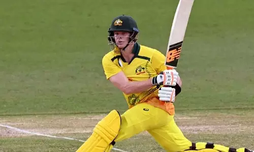 നോബോളാകുമെന്ന് തിരിച്ചറിഞ്ഞ് സ്മിത്തിന്റെ സിക്സർ; സെഞ്ച്വറി നോബോളാകുമെന്ന് തിരിച്ചറിഞ്ഞ് സ്മിത്തിന്റെ സിക്സർ; സെഞ്ച്വറി