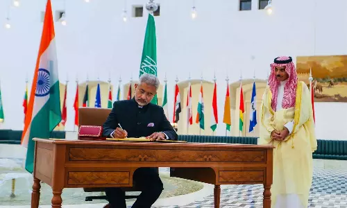 ഇന്ത്യൻ വിദേശകാര്യ മന്ത്രി സൗദിയിൽ; ഊഷ്മള സ്വീകരണം