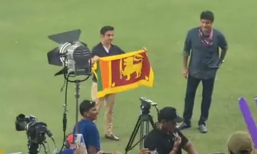ഏഷ്യാകപ്പ് ഫൈനല്‍: മത്സര ശേഷം ശ്രീലങ്കൻ പതാകയുമായി ഗൗതം ഗംഭീർ